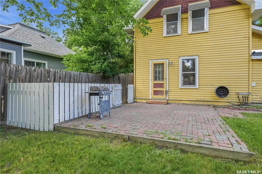 447 Duffield Street W Moose Jaw SK S6H 5H7
