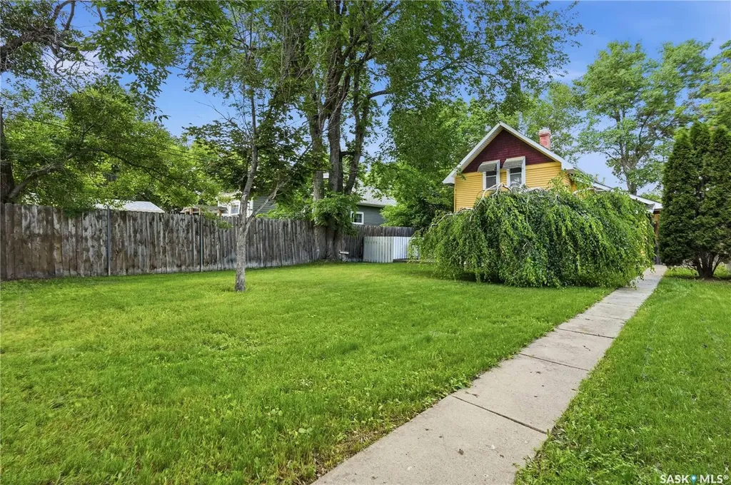447 Duffield Street W Moose Jaw SK S6H 5H7