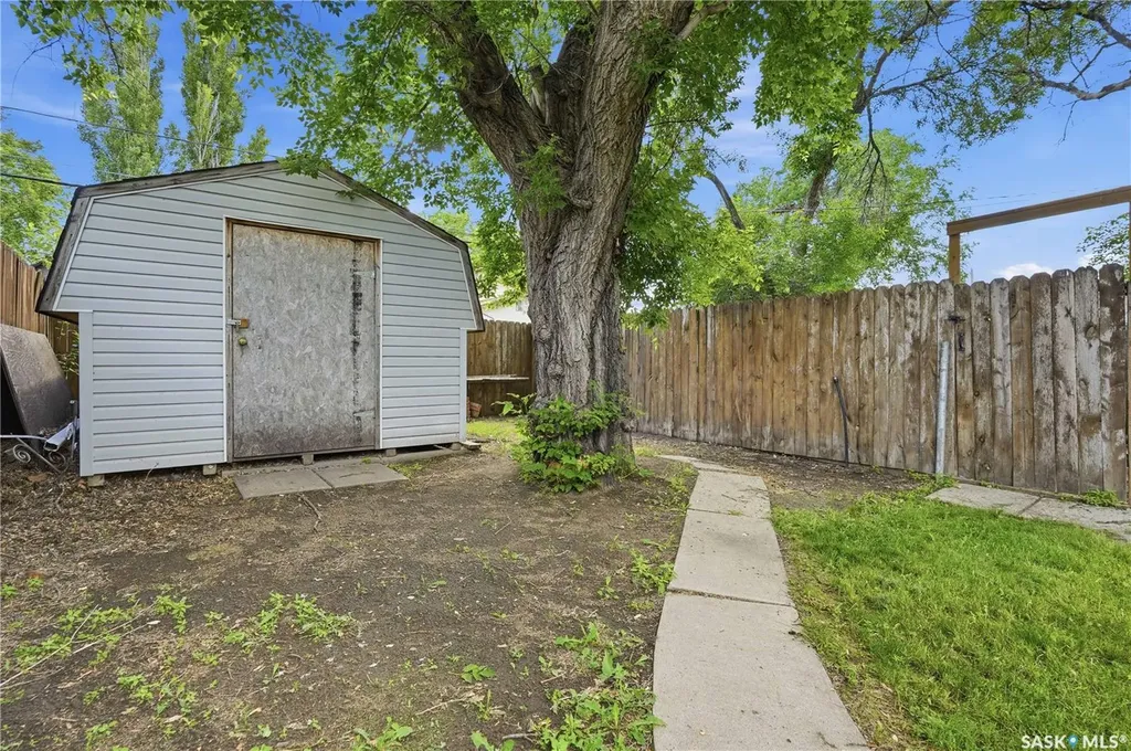 447 Duffield Street W Moose Jaw SK S6H 5H7