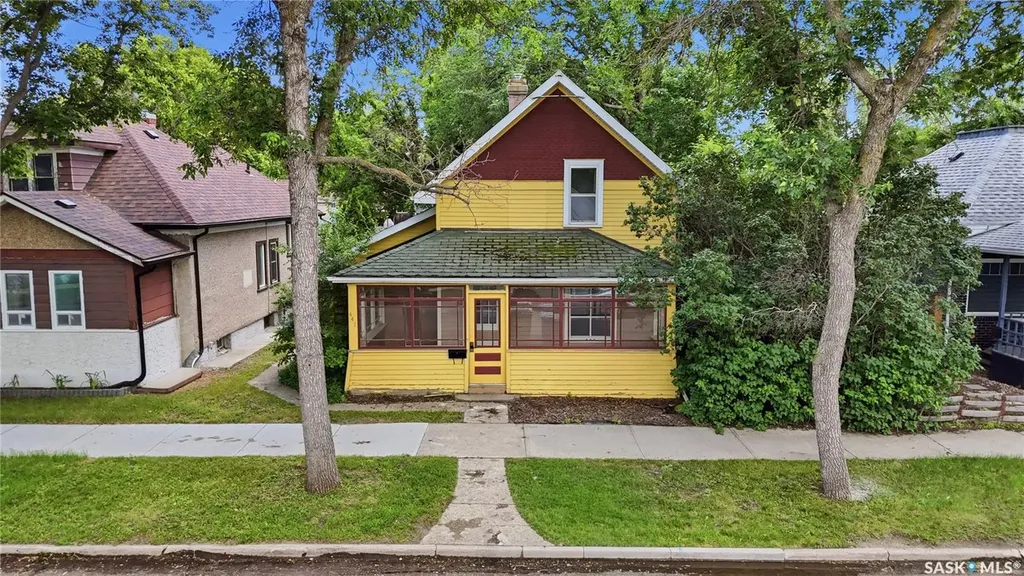 447 Duffield Street W Moose Jaw SK S6H 5H7