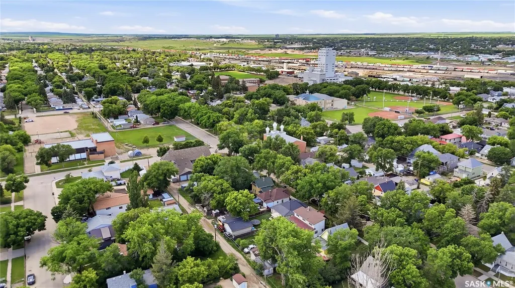 447 Duffield Street W Moose Jaw SK S6H 5H7