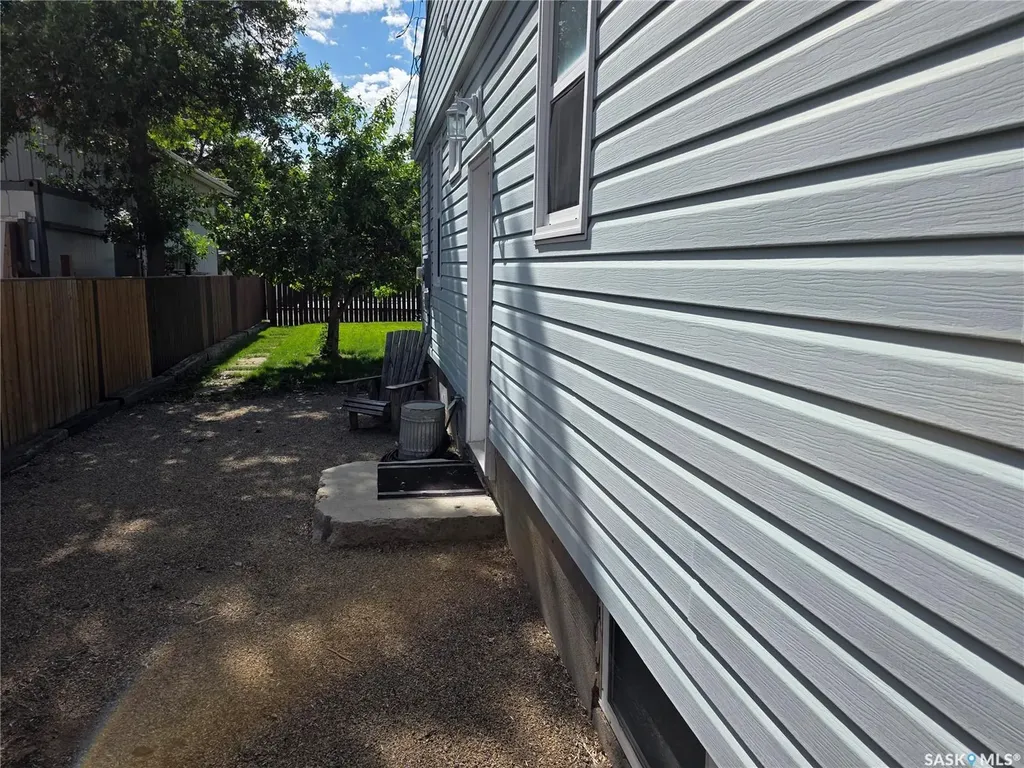 226 9th Avenue NE Swift Current SK S9H 2S1