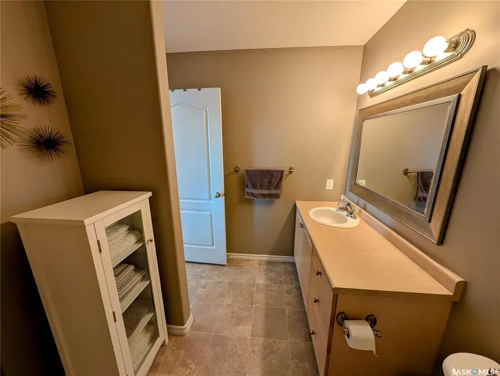 4144 Buckingham Drive E Regina SK S4V 3A9