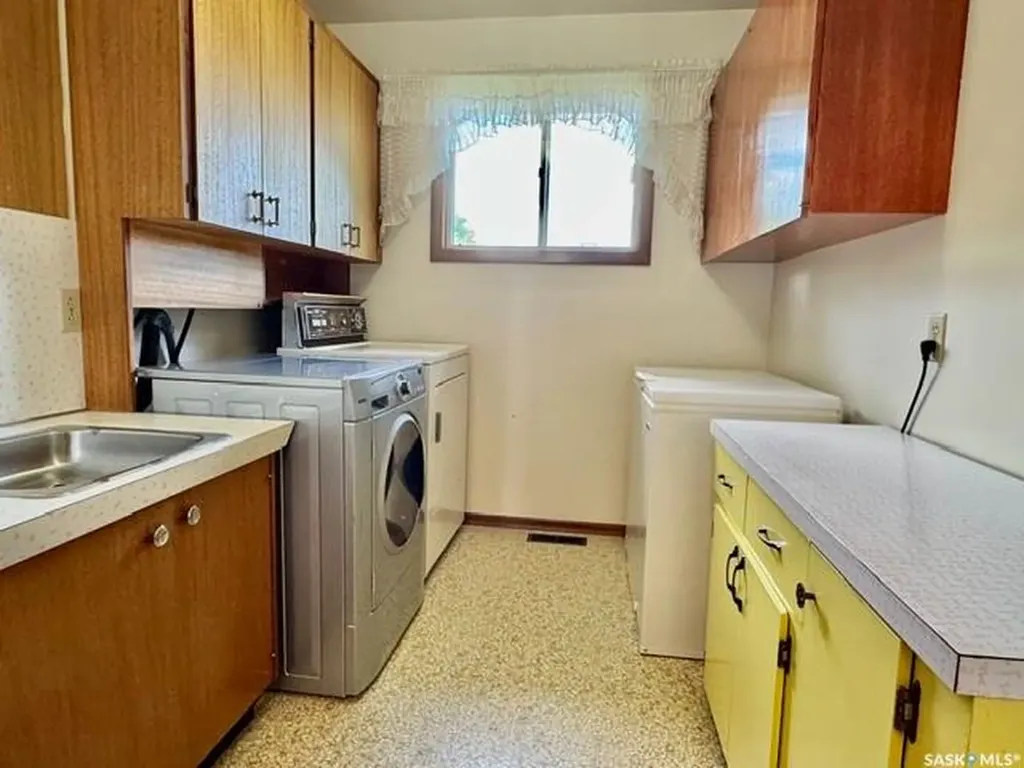 215 1st Avenue Jansen SK S0K 2B0