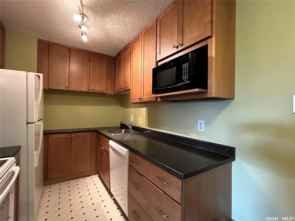 403 Tait Court Saskatoon SK S7H 5L3