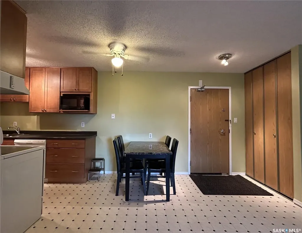 403 Tait Court Saskatoon SK S7H 5L3