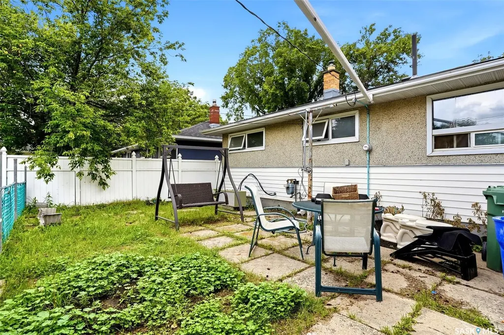 15 Ottawa Place Regina SK S4R 2V6
