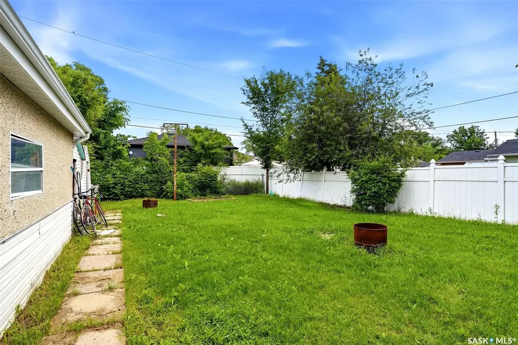 15 Ottawa Place Regina SK S4R 2V6