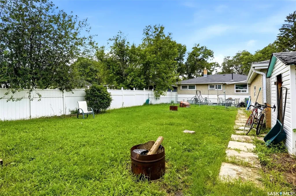 15 Ottawa Place Regina SK S4R 2V6