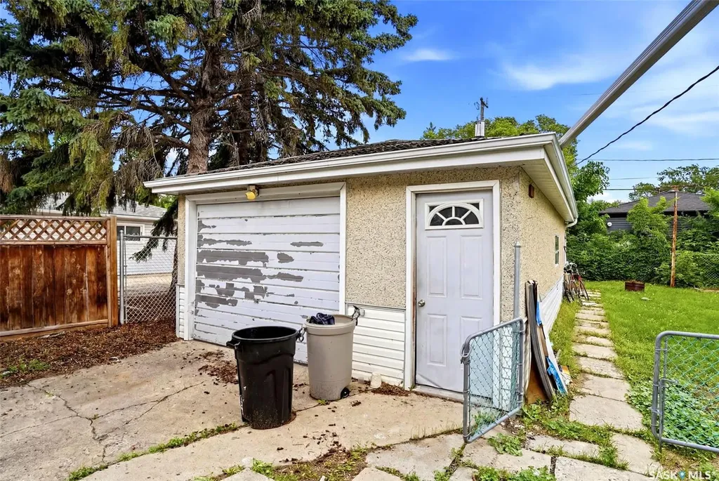 15 Ottawa Place Regina SK S4R 2V6