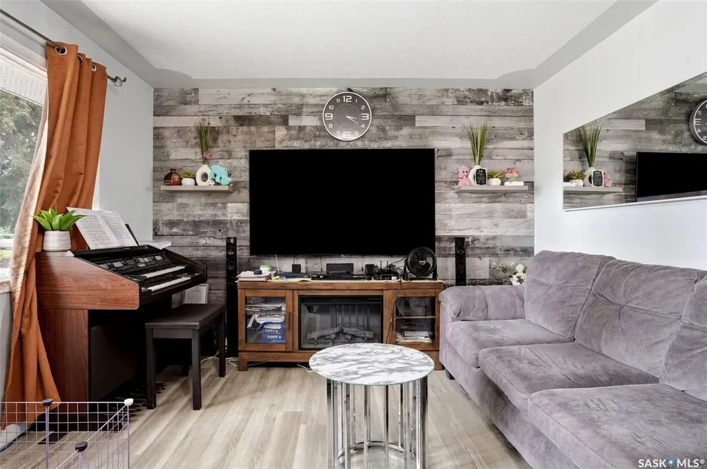 15 Ottawa Place Regina SK S4R 2V6
