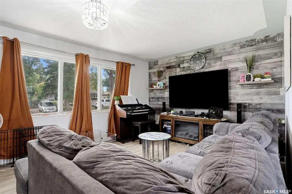 15 Ottawa Place Regina SK S4R 2V6