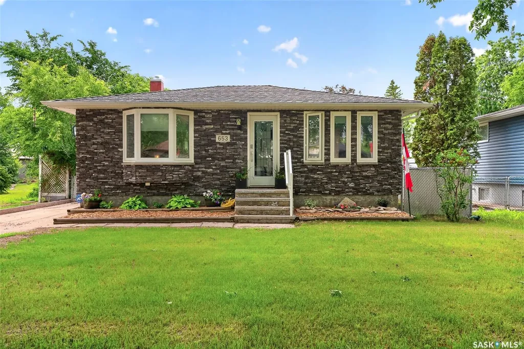 653 Duffield Street W Moose Jaw SK S6H 5J2