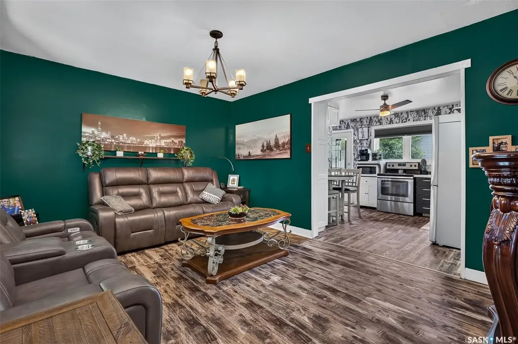 653 Duffield Street W Moose Jaw SK S6H 5J2