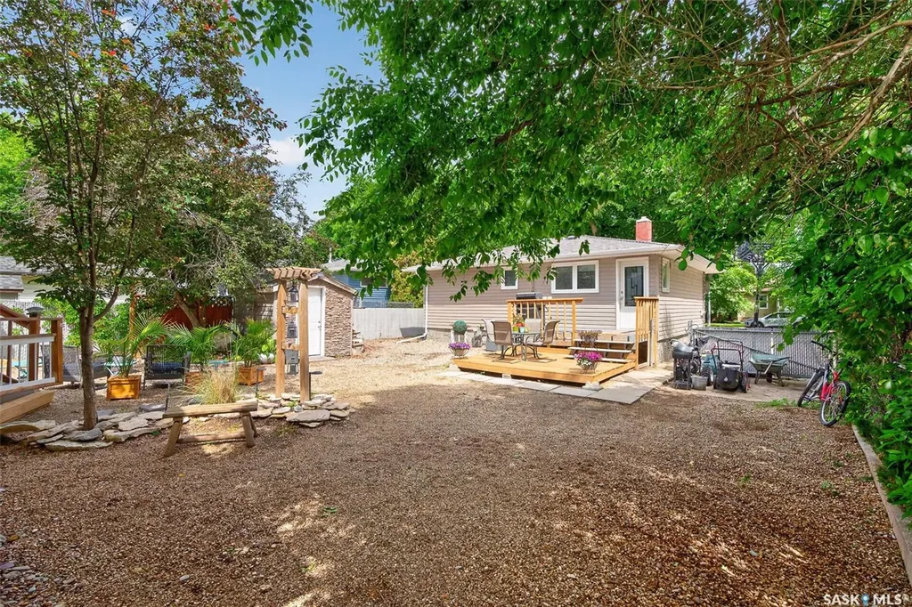 653 Duffield Street W Moose Jaw SK S6H 5J2