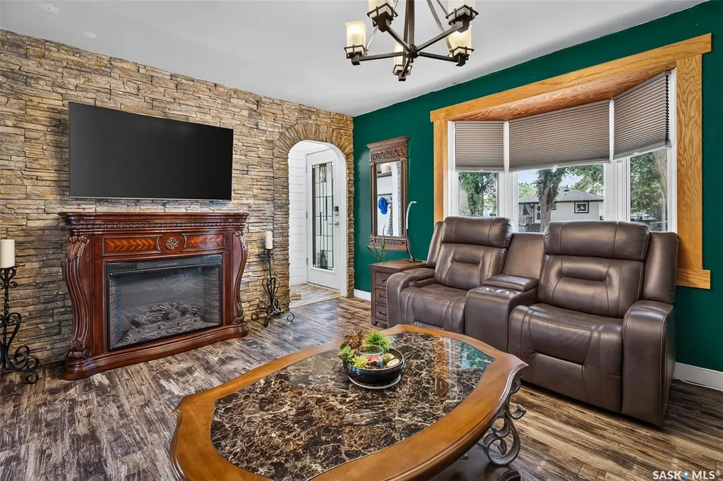 653 Duffield Street W Moose Jaw SK S6H 5J2