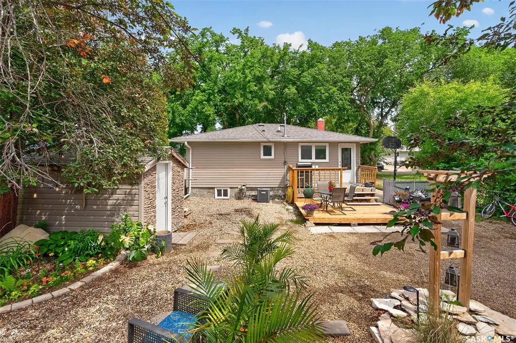 653 Duffield Street W Moose Jaw SK S6H 5J2