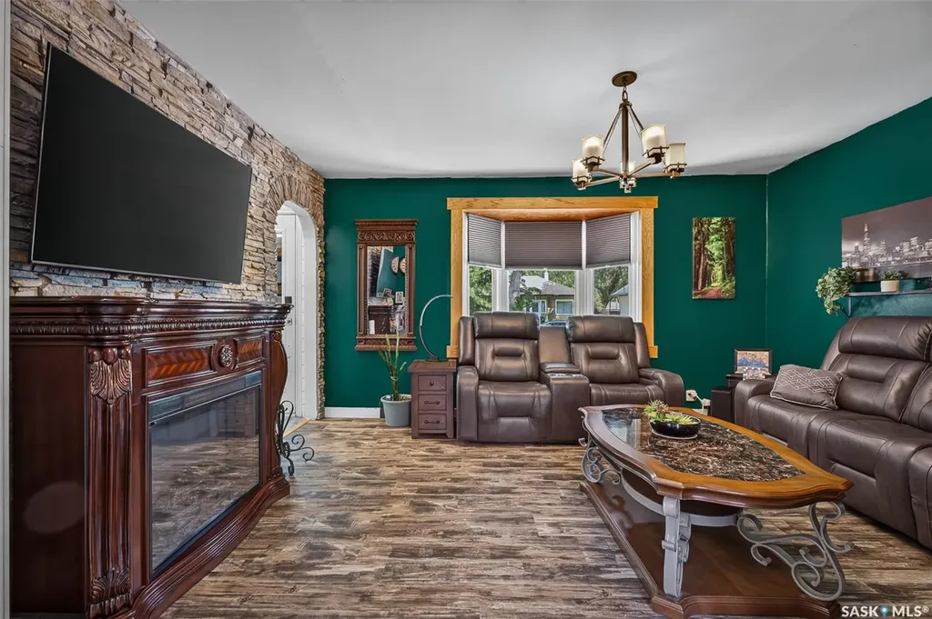 653 Duffield Street W Moose Jaw SK S6H 5J2
