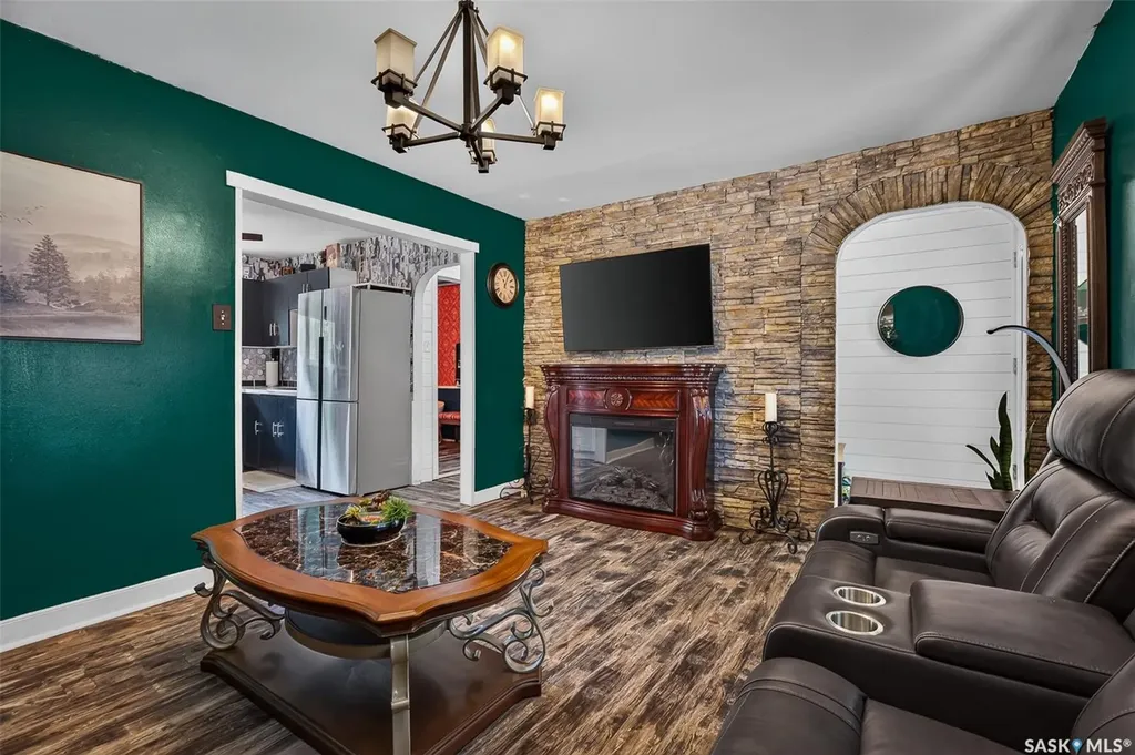 653 Duffield Street W Moose Jaw SK S6H 5J2