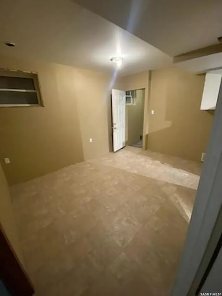 626 Mctavish Street Regina SK S4T 3T5
