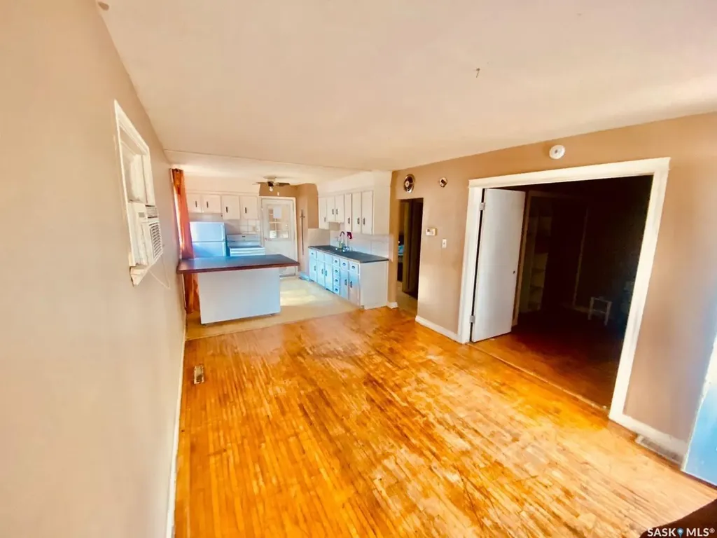 626 Mctavish Street Regina SK S4T 3T5