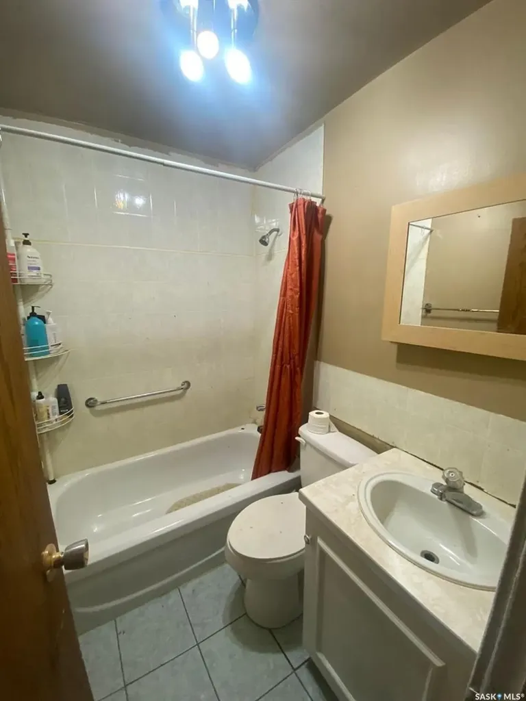 626 Mctavish Street Regina SK S4T 3T5