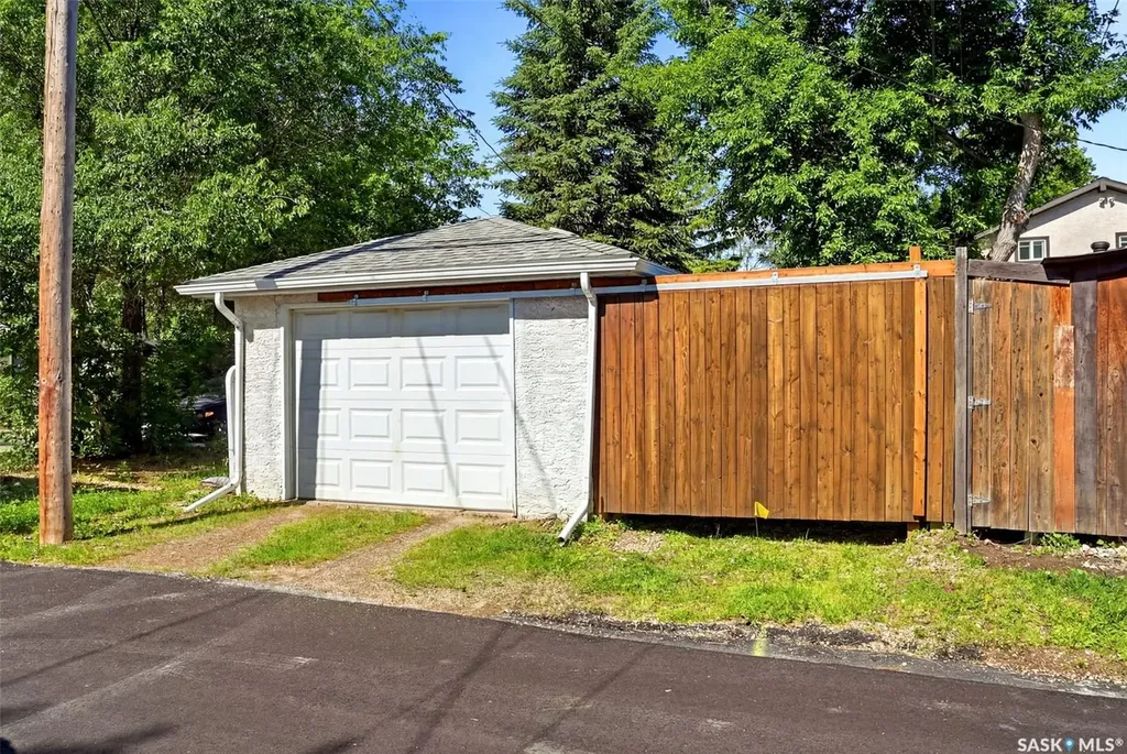 2339 Reynolds Street Regina SK S4N 3N6