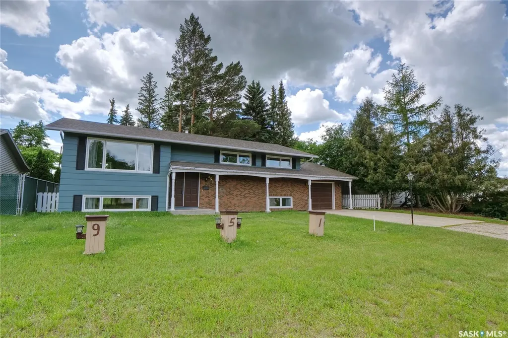 951 Grandview Street W Moose Jaw SK S6H 5M1
