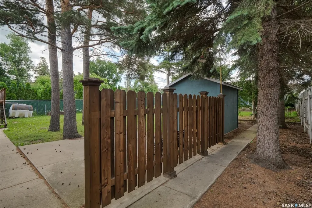 951 Grandview Street W Moose Jaw SK S6H 5M1