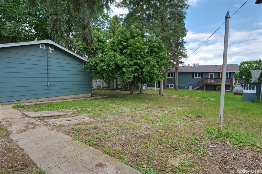 951 Grandview Street W Moose Jaw SK S6H 5M1
