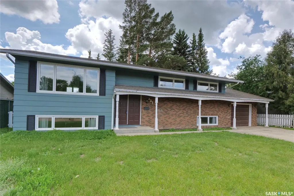 951 Grandview Street W Moose Jaw SK S6H 5M1