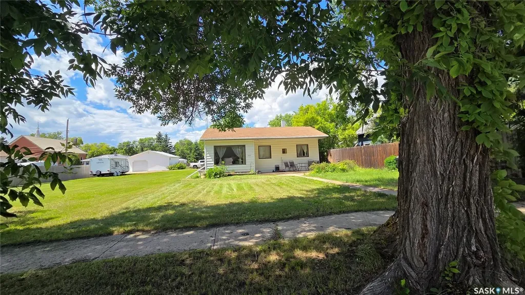 307 1st Street E Wilkie SK S0K 4W0