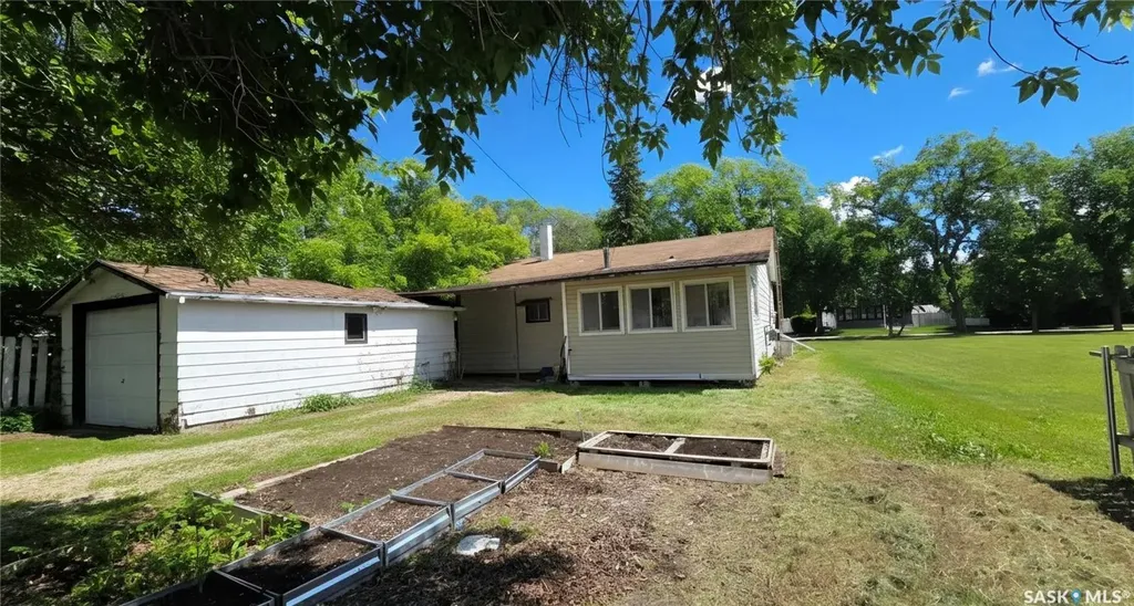 307 1st Street E Wilkie SK S0K 4W0