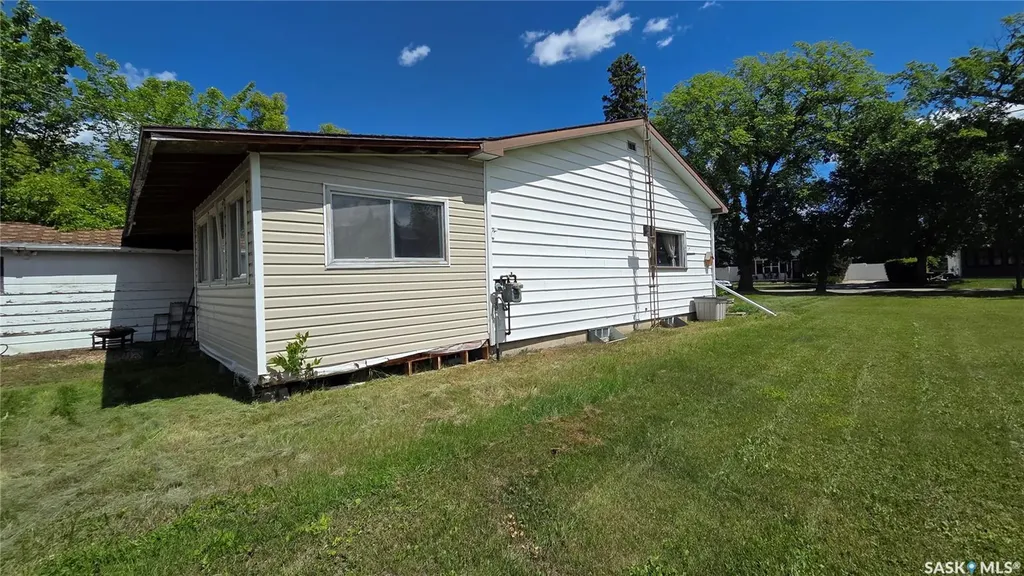 307 1st Street E Wilkie SK S0K 4W0