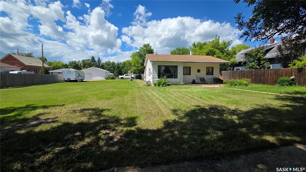 307 1st Street E Wilkie SK S0K 4W0