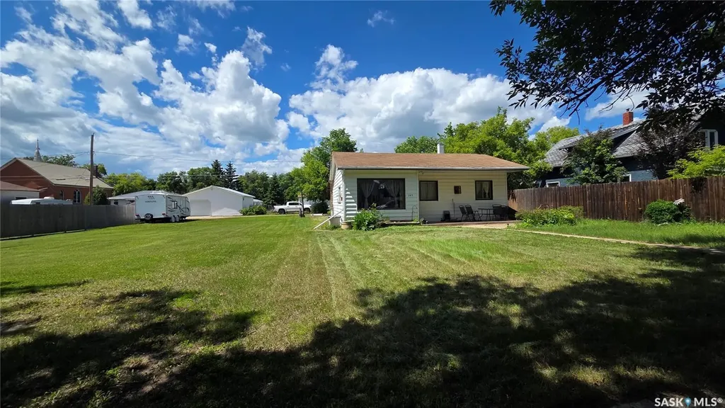 307 1st Street E Wilkie SK S0K 4W0