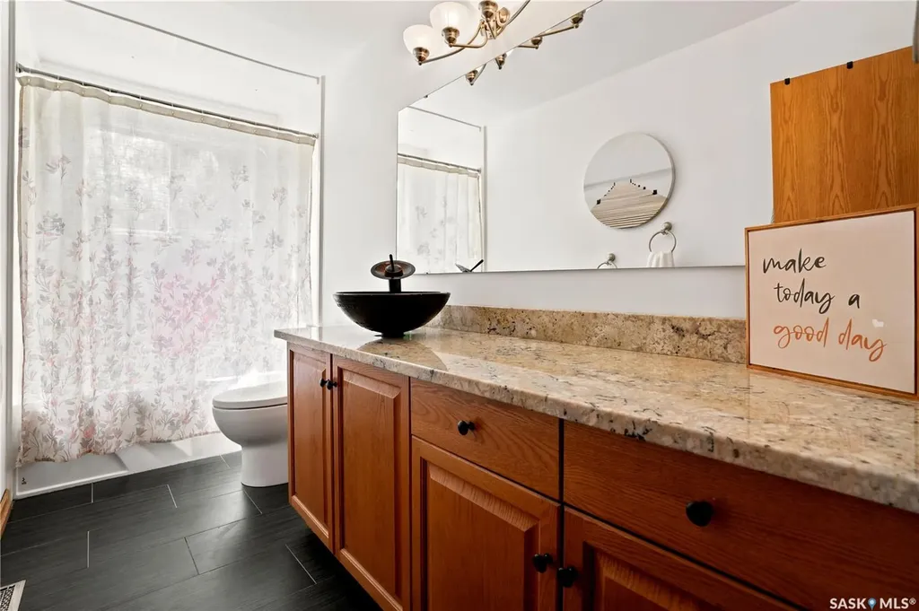 87 Yarnton Crescent Regina SK S4R 4A4