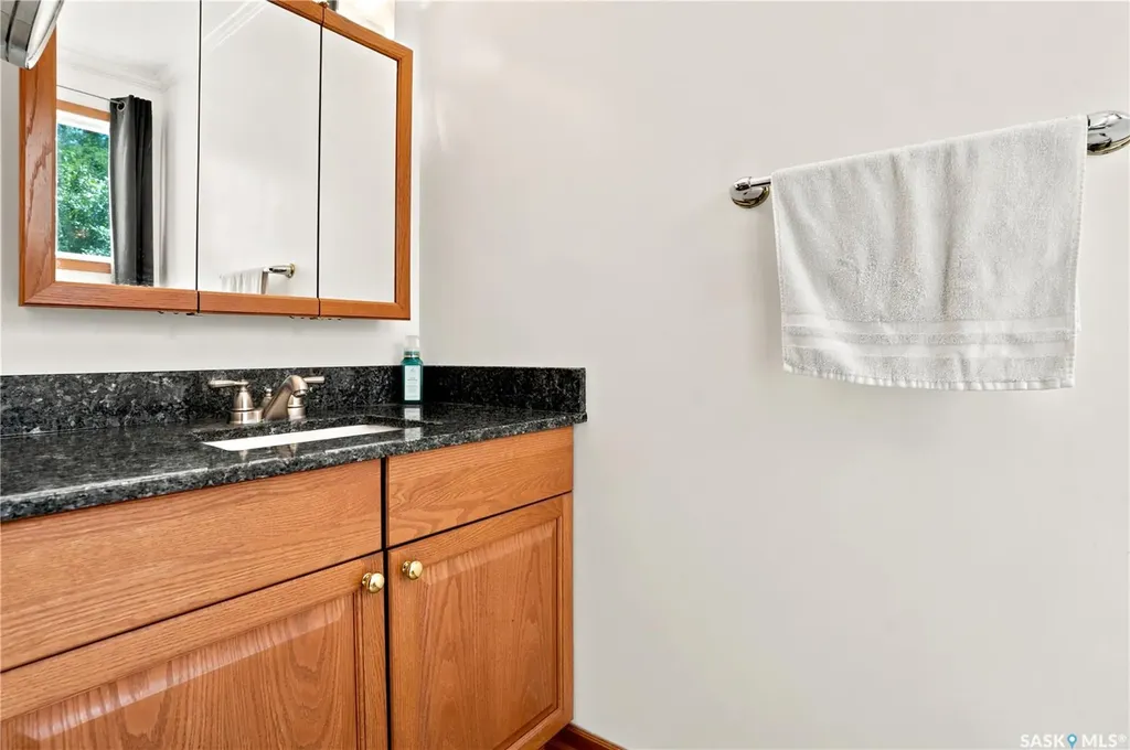87 Yarnton Crescent Regina SK S4R 4A4
