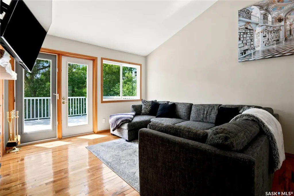 87 Yarnton Crescent Regina SK S4R 4A4