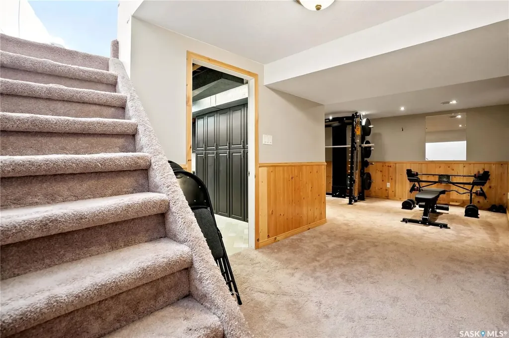 87 Yarnton Crescent Regina SK S4R 4A4