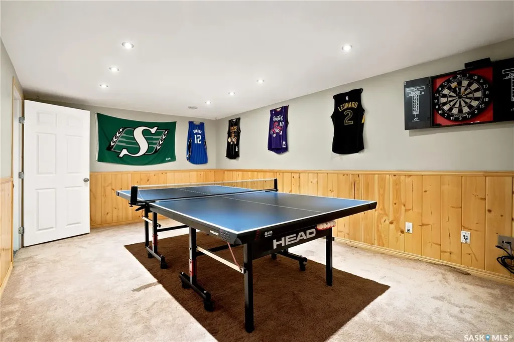 87 Yarnton Crescent Regina SK S4R 4A4