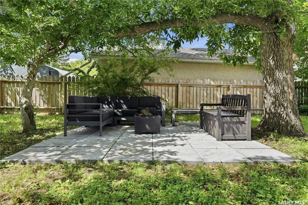 87 Yarnton Crescent Regina SK S4R 4A4