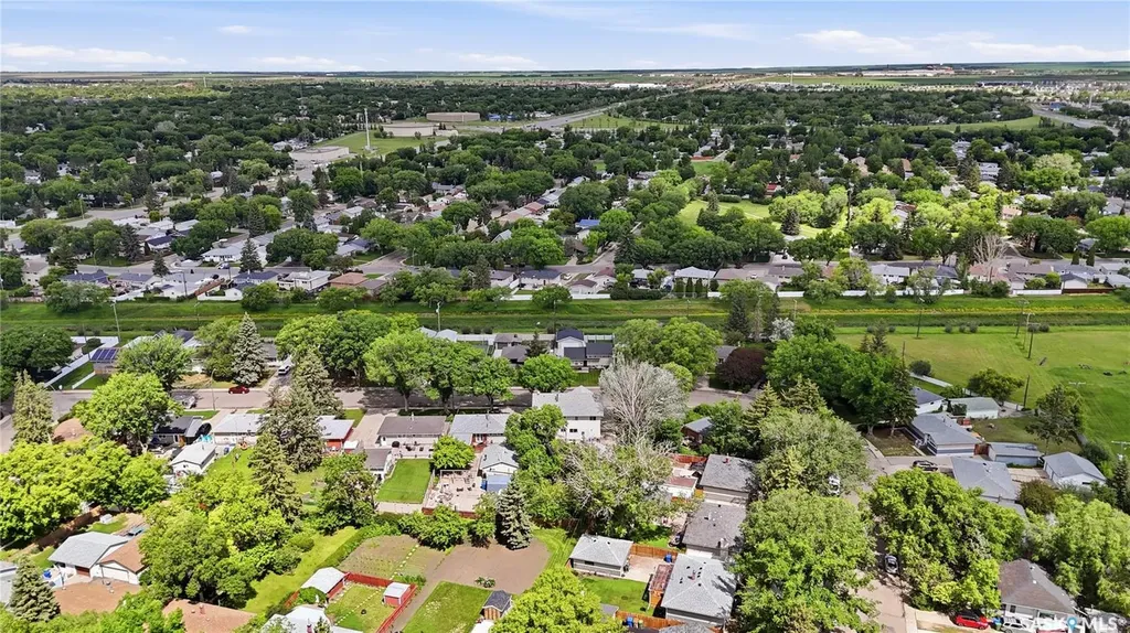 87 Yarnton Crescent Regina SK S4R 4A4