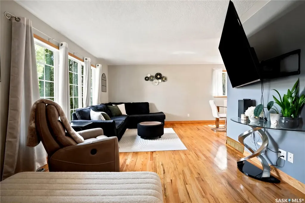 87 Yarnton Crescent Regina SK S4R 4A4
