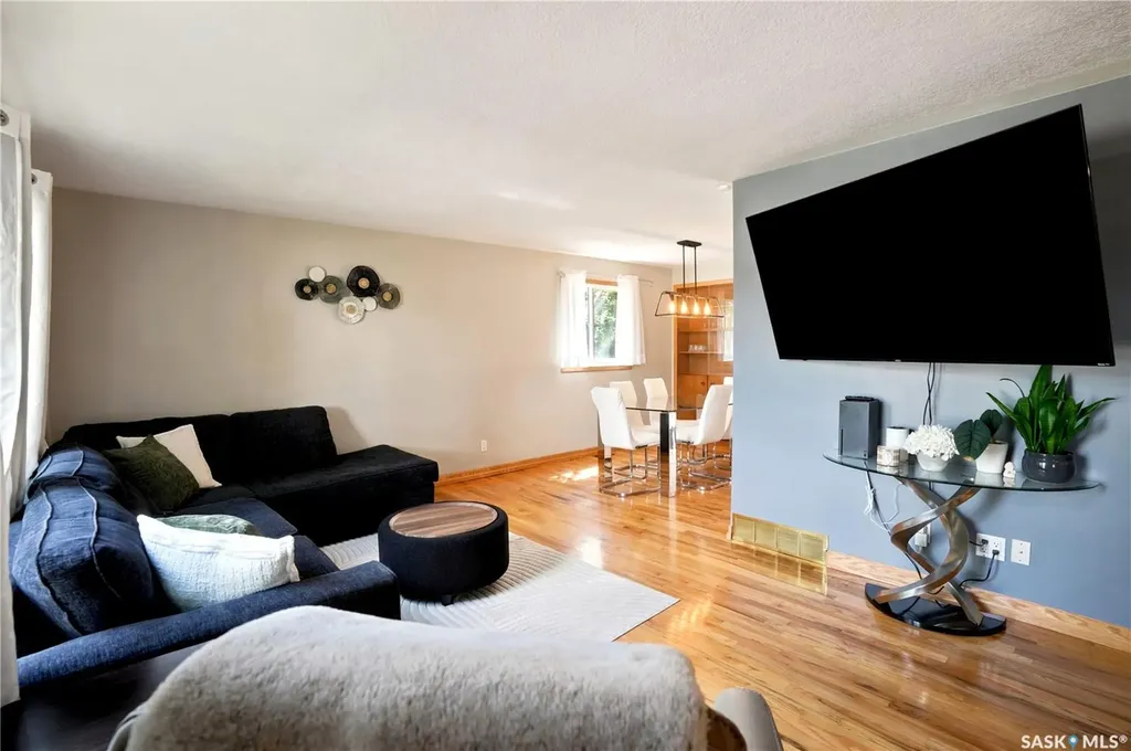 87 Yarnton Crescent Regina SK S4R 4A4