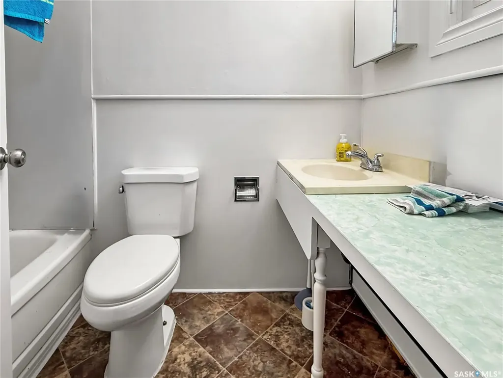 211 2nd Avenue NE Swift Current SK S9H 2C9