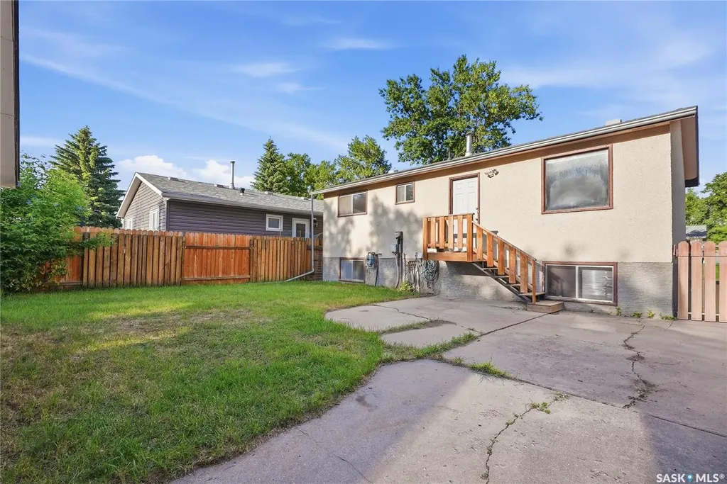 149 Western Crescent Saskatoon SK S7H 4J4