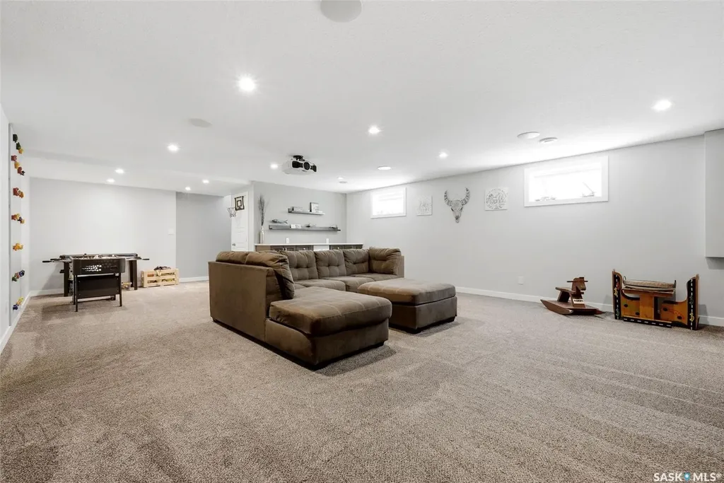6920 Maple Ridge Drive Regina SK S4X 0H9