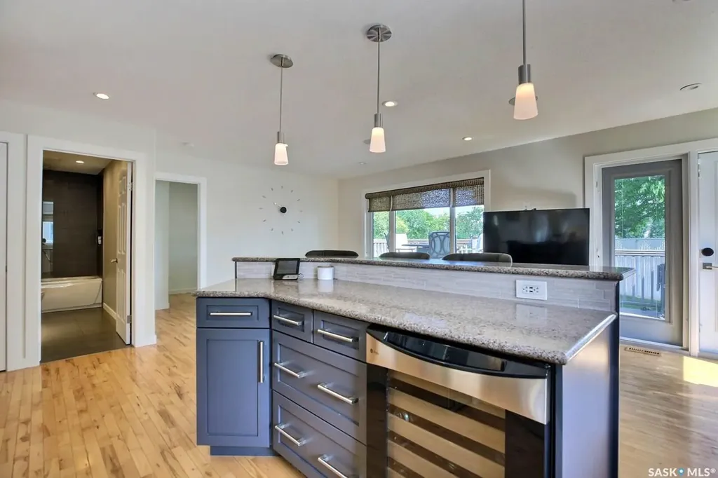 1558 Dewdney Bay E Regina SK S4Z 1A7