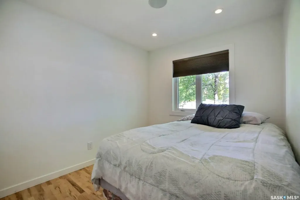 1558 Dewdney Bay E Regina SK S4Z 1A7